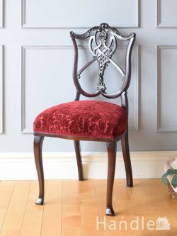 アンティークチェア・椅子 サロンチェア アンティークの美しい椅子、背もたれの装飾が美しいアンティークのサロンチェア