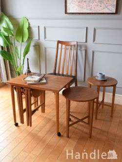 アンティーク家具 アンティークのテーブル イギリスのおしゃれなビンテージ家具、伸長式のテーブルが4台付いためずらしいネストテーブル