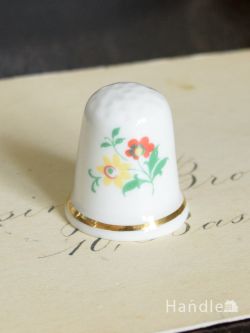 アンティーク雑貨 アンティークオブジェ イギリスのアンティーク指貫、イエロー色のお花が可愛く描かれたシンブル（PHOENIX）