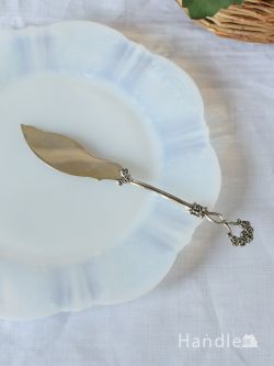 アンティーク雑貨 アンティーク食器 バラの模様が可愛いシルバーのおしゃれなカトラリー、英国シルバープレートのバターナイフ