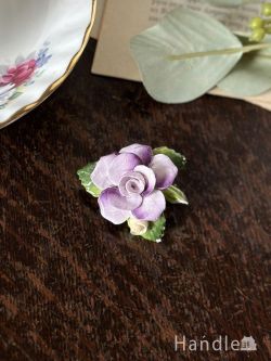 アンティーク雑貨 アンティークブローチ 紫色の薔薇の陶花が美しいアクセサリー、イギリスで見つけたおしゃれなアンティークブローチ