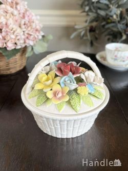 アンティーク雑貨 ジュエリーボックスアンティーク イギリスで見つけたアンティークの陶花、ブーケが付いた可愛いバスケット型ボックス