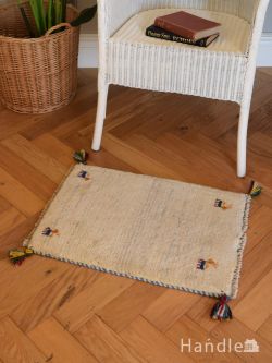 インテリア雑貨 おしゃれラグ レクタングル型のおしゃれなギャッベ、どこにでも合わせやすいクリーム色の草木染絨毯