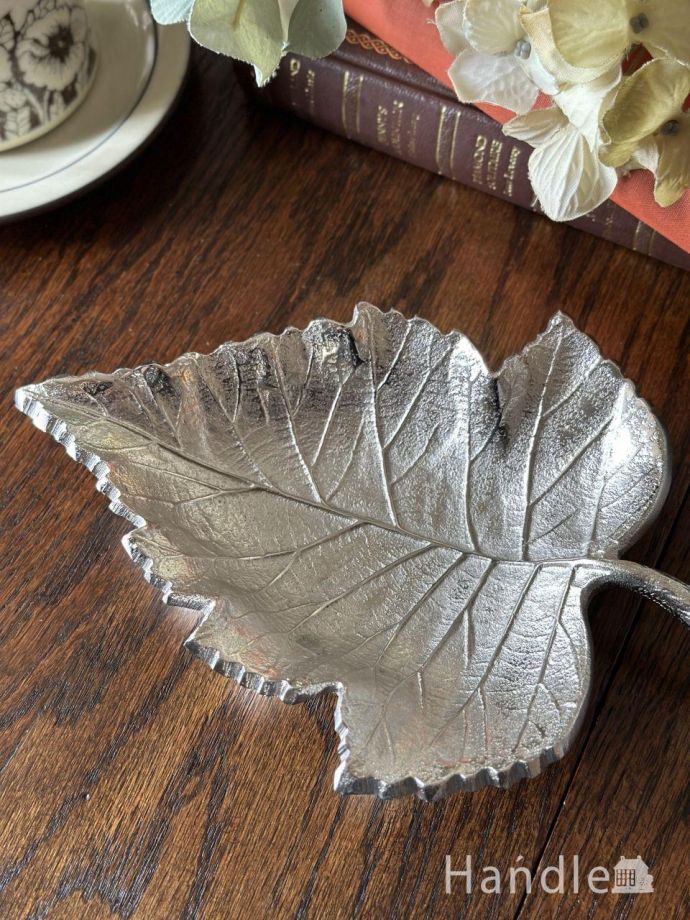 アンティーク調のトレイ