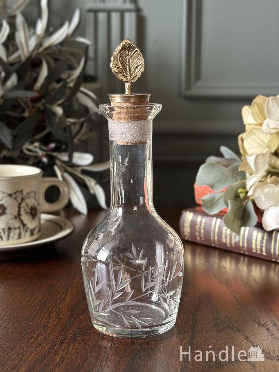 アンティーク風のおしゃれなガラス雑貨・ガラスボトル(リーフキャップ) (n21-100)
