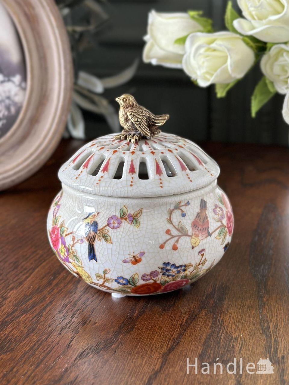 シノワズリーの雰囲気が漂う真鍮✕磁器のボックス、アンティーク調のおしゃれな小物入れ(小鳥) (n21-106)