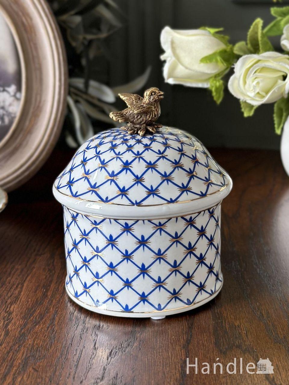 アンティーク調のおしゃれな雑貨、ブルーが綺麗な磁器の小物入れ(小鳥) (n21-107)