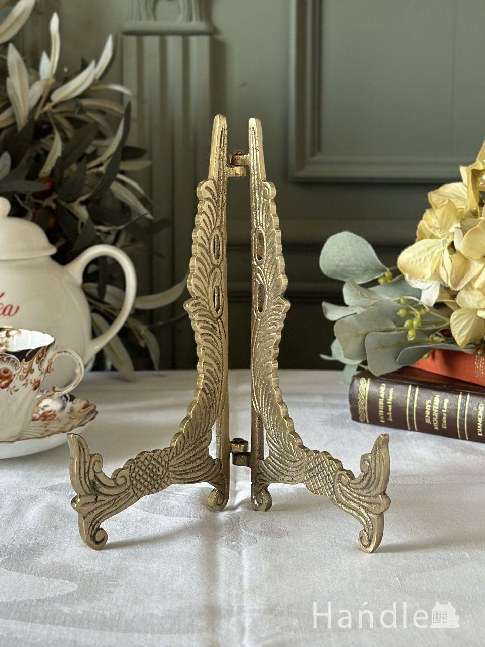 アンティーク調のおしゃれなイーゼル、装飾が豪華な真鍮製の皿立て(Lサイズ) (n21-084)