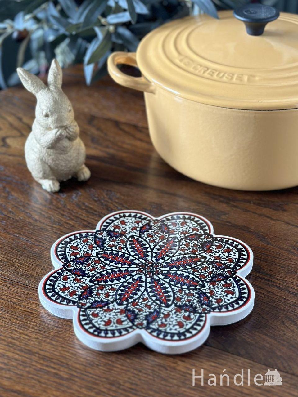 お花の形がとっても可愛いトリベット、トルコ生まれのイズニックコースター(レッド✕ネイビー) (n22-200)