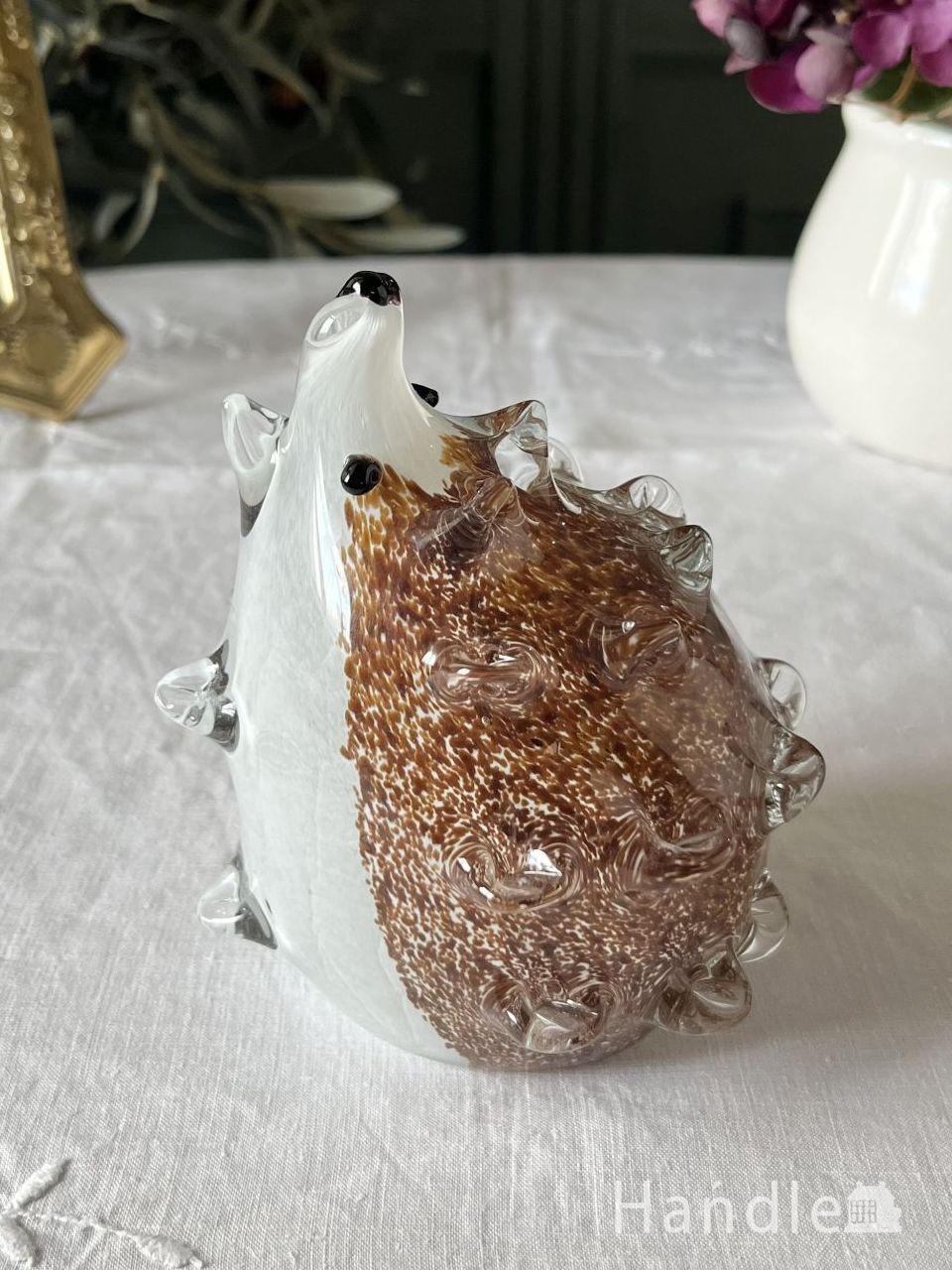 ころんとした丸い形のオブジェ、ガラスで出来た可愛いハリネズミ (n21-124)