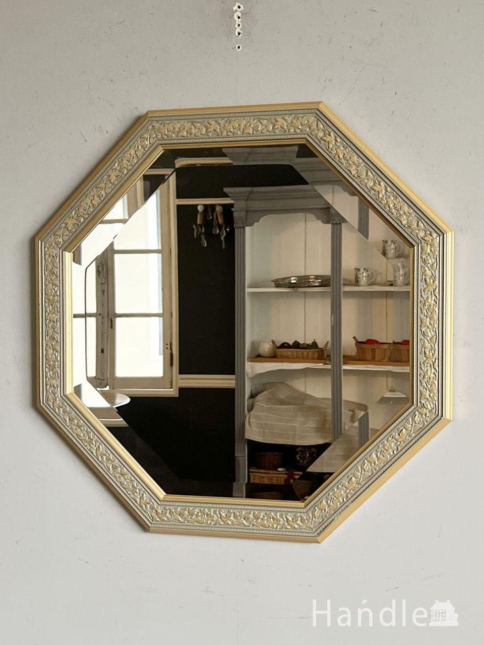 イタリア生まれのおしゃれな壁掛けの鏡、華やかな浮彫が入った木枠のウォールミラー (n21-131)