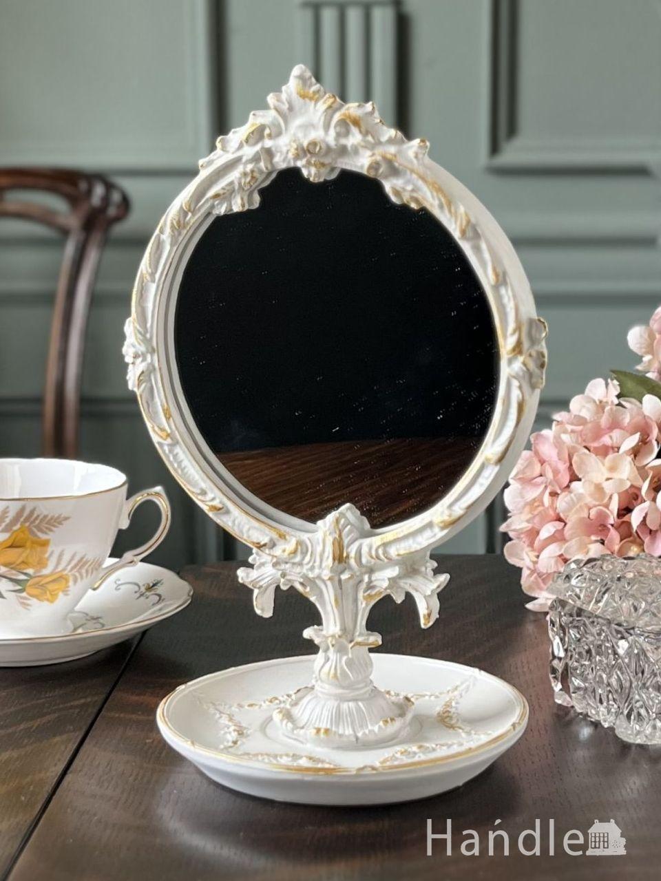 フレンチアンティーク調の白い鏡、アクセサリートレイが付いたスタンドミラー (n21-135)