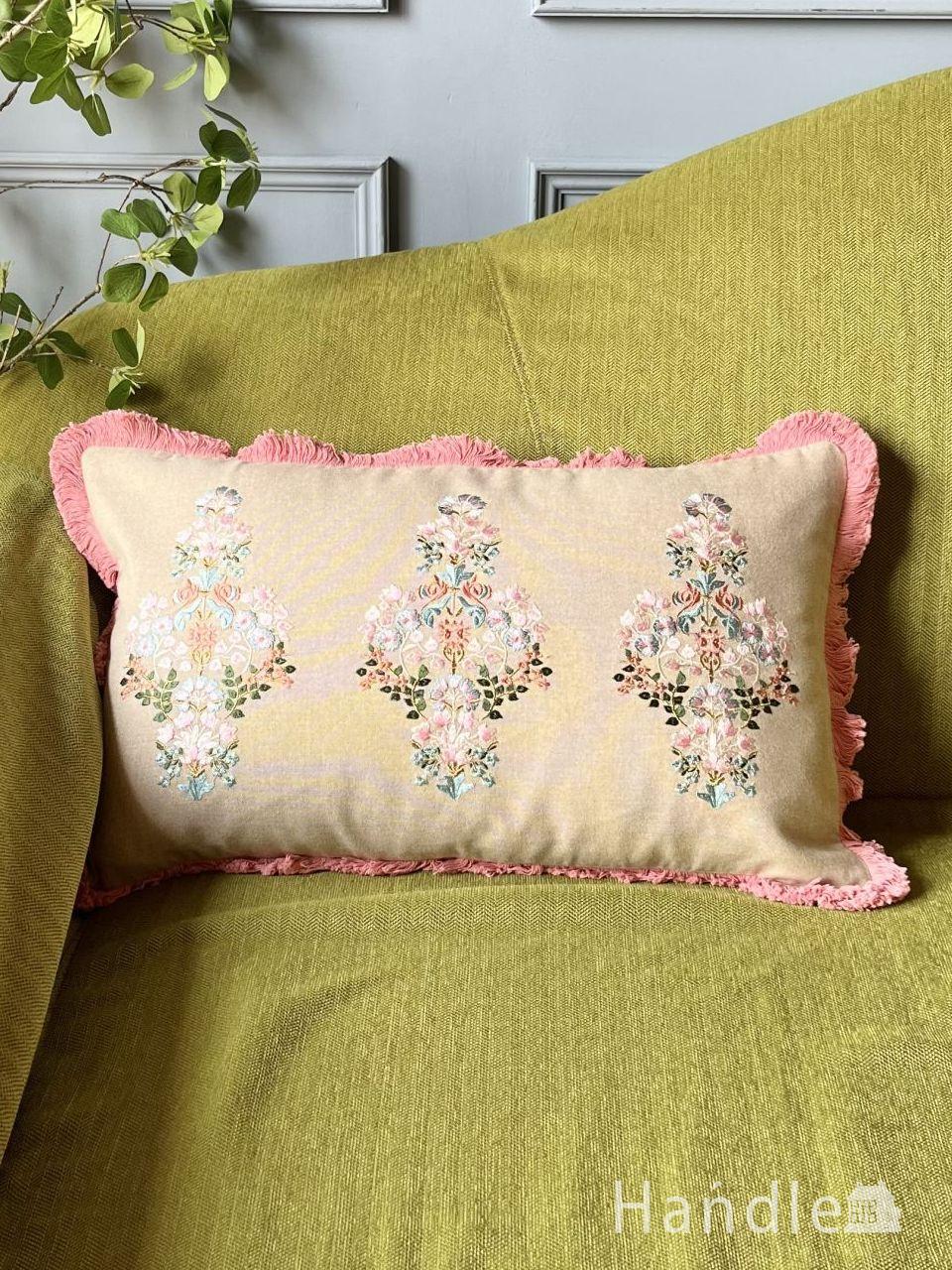 シノワズリスタイルの美しいクッション、お花の刺繍が施されたレクタングル型のクッション (n20-378)