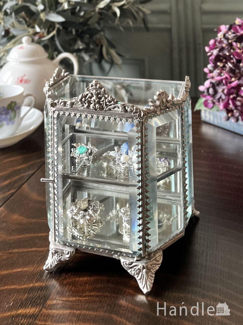 アンティーク調に仕上げた真鍮製のアクセサリーキャビネット,おしゃれなガラスの小物入れ (n20-409)