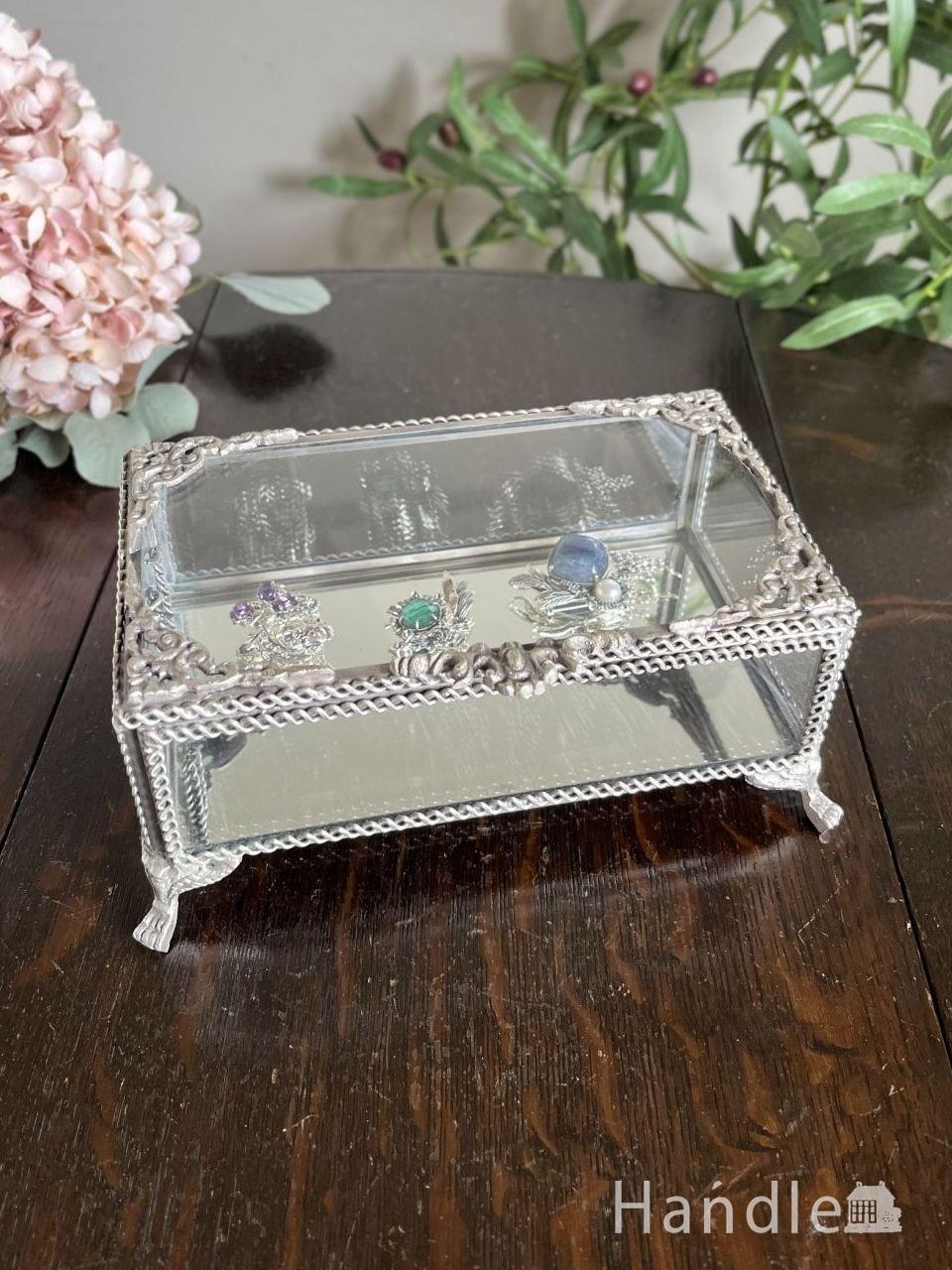 スクエア型のガラスで出来たジュエリーボックス、キラキラ輝くアンティーク調の宝箱 (n20-406)