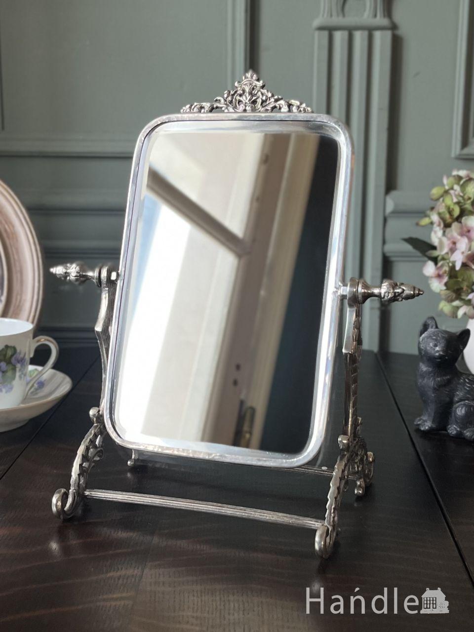 キラッと輝く華やかな装飾が素敵な鏡、アンティーク調の真鍮製スタンドミラー (n20-394)