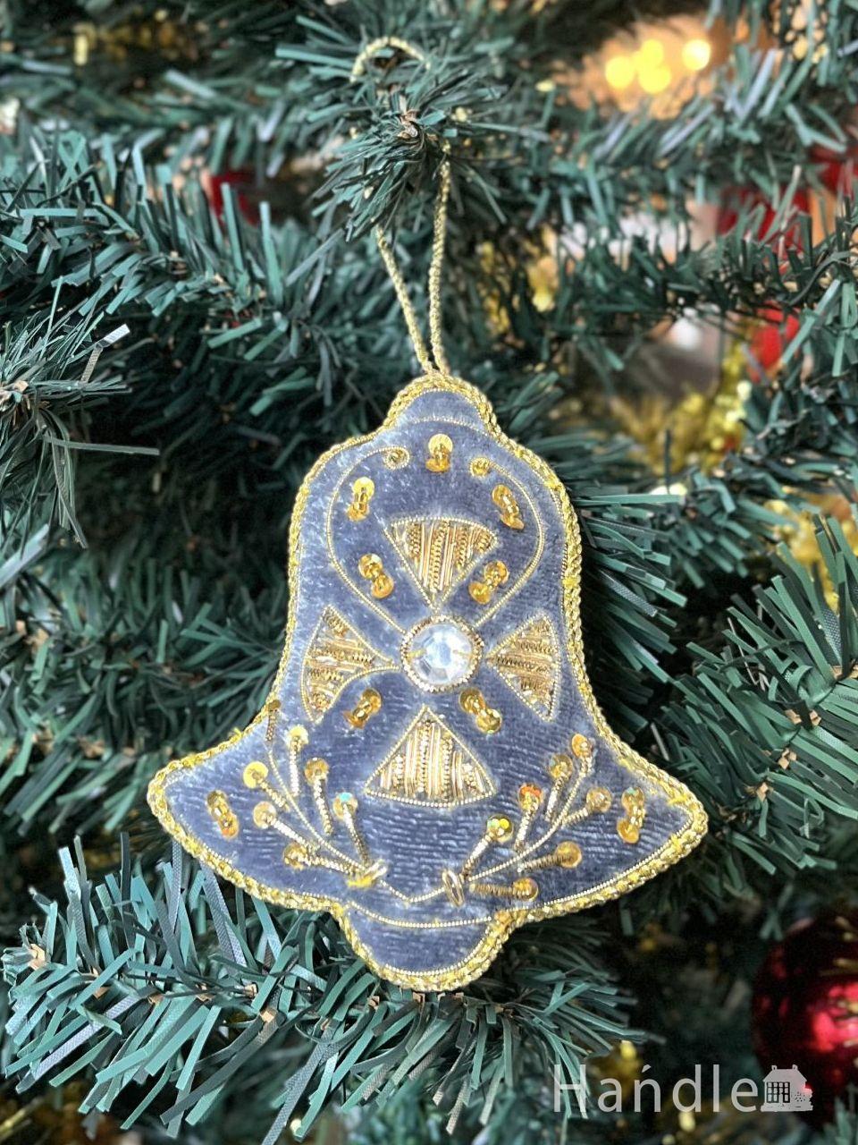 クリスマスツリーを華やかに彩ってくれる、落ち着いたグレーのべルの形のおしゃれなオーナメント (cm-358)