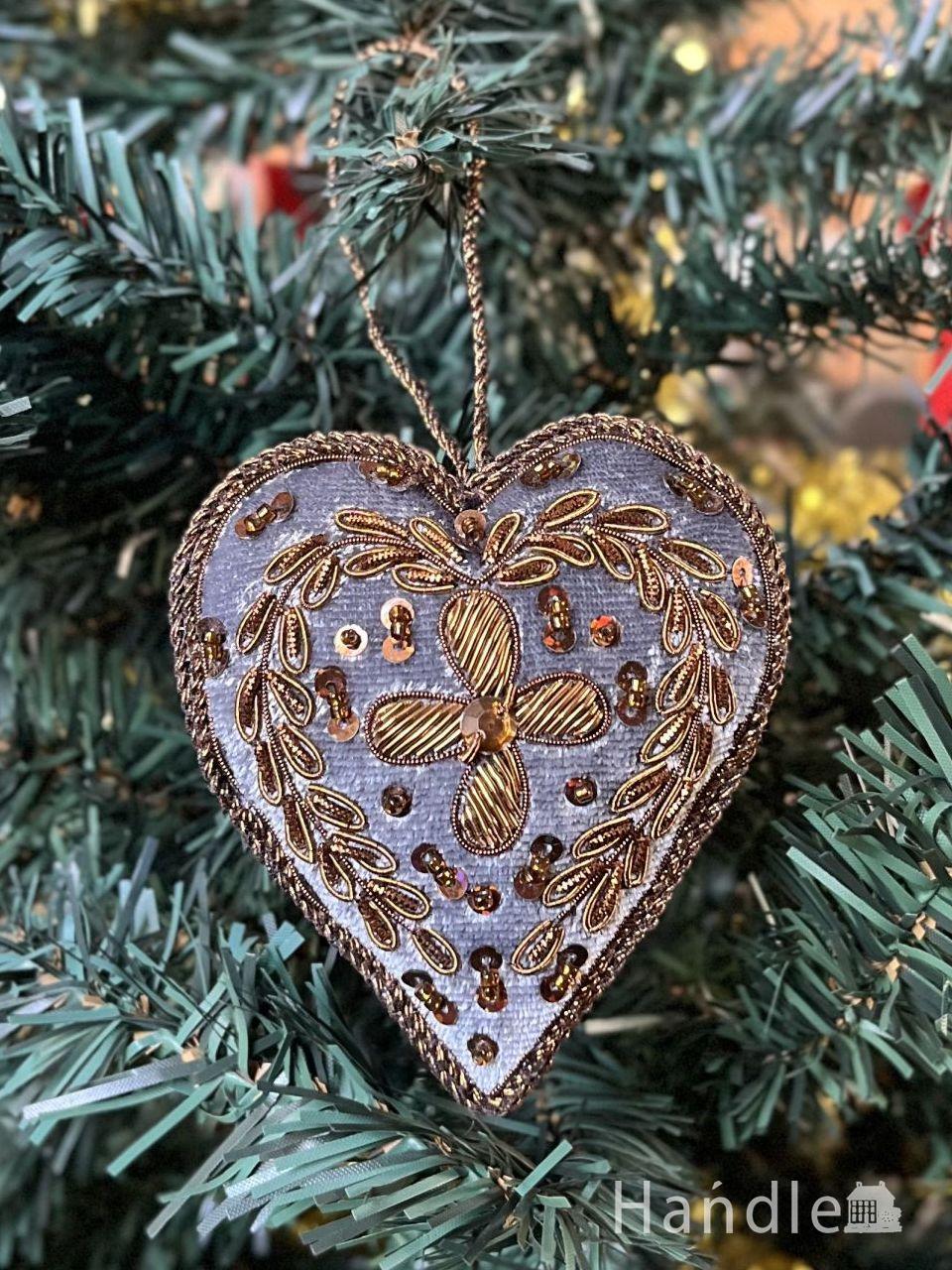 クリスマスツリーを華やかに彩ってくれる、グレー色のハート形のおしゃれなオーナメント (cm-355)