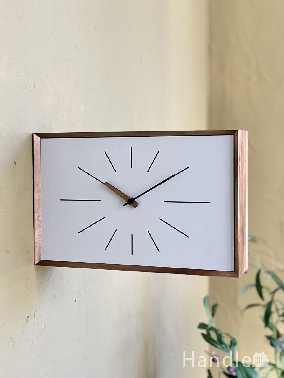 北欧スタイルのおしゃれな壁掛け時計、スクエア型のおしゃれなウォールクロック (n22-294)
